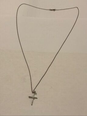 Sterling silver cross pendant necklace